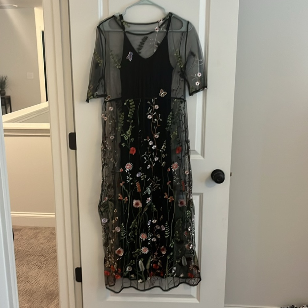 Women's Floral Embroidered Tulle dress - Picture 3 of 3